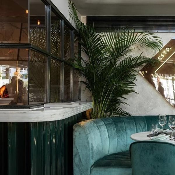 Burger Joint και Gloria Gati προσεχώς στην πλατεία Καρύτση