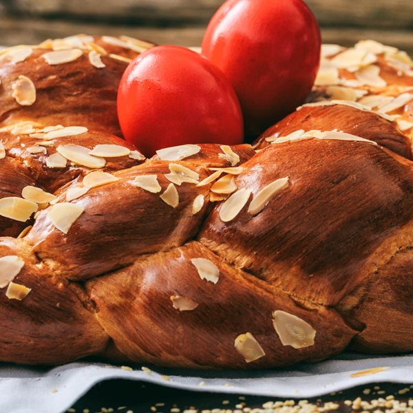 Ξέρουμε πού θα βρεις το πιο φθηνό τσουρέκι στην Ελλάδα