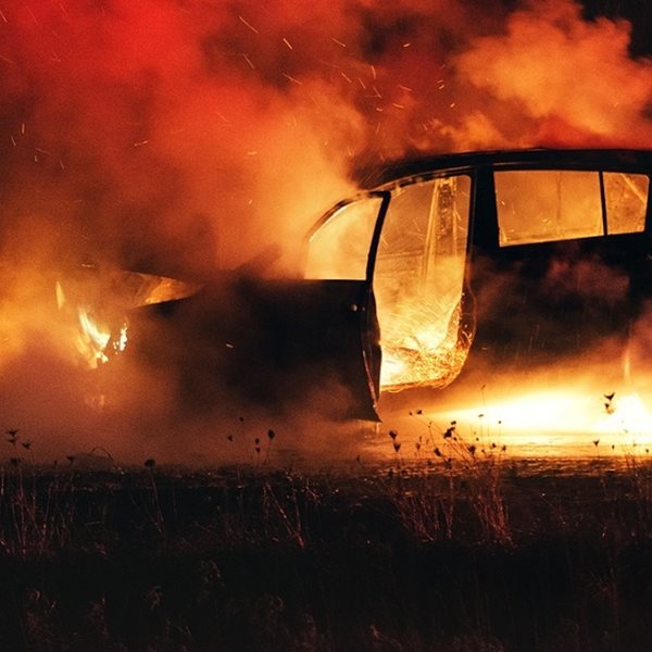 Να γιατί ένα αυτοκίνητο παίρνει φωτιά εν κινήσει