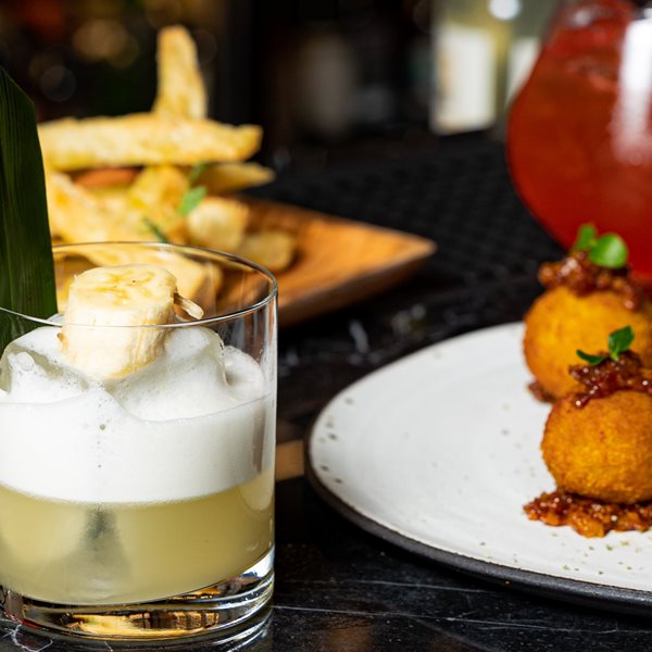 Στο Omnivore για cocktails & bites