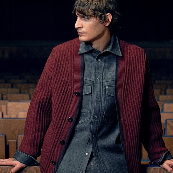 Λουκ ψαρέματος και πόλη: Πώς φορούν οι άντρες χοντρά πλεκτά και ναυτικό στυλ;