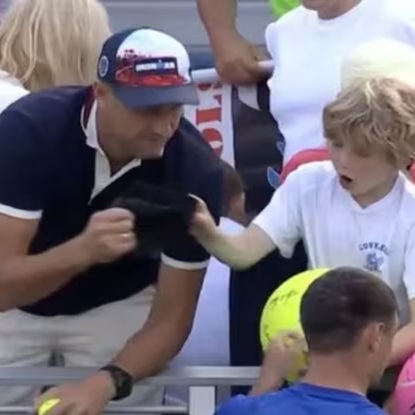 Πολωνός CEO κλέβει υπογεγραμμένο καπέλο απ' τα χέρια πιτσιρικά σε αγώνα τένις και γίνεται viral