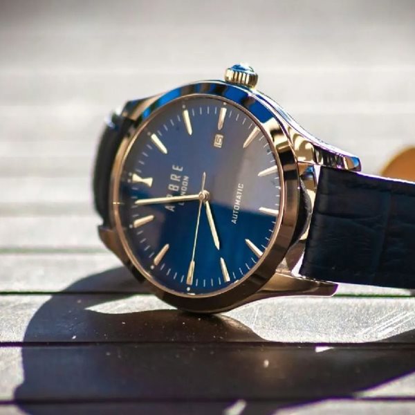 Ο σωστός τρόπος για να καθαρίζεις το ρολόι σου