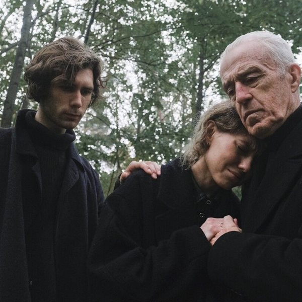 Ήξερες ότι μπορείς να συνομιλήσεις με τους αγαπημένους σου, ακόμα κι αν έχουν φύγει από τη ζωή;