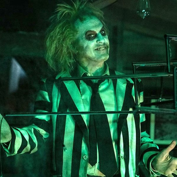 Ο Michael Keaton είναι ξανά ο Σκαθαροζούμης στο trailer του Beetlejuice Beetlejuice