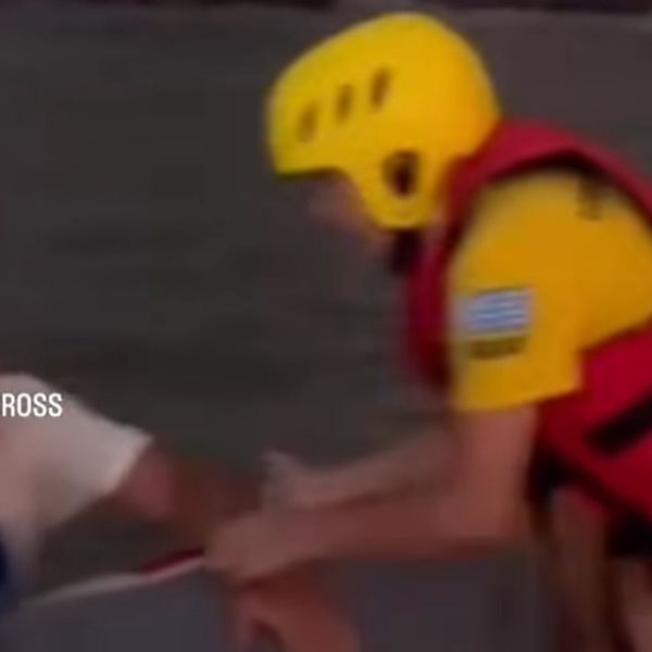 Καρέ-καρέ επιχείρηση διάσωσης από εθελοντές στις φωτιές της Αχαΐας (βίντεο)