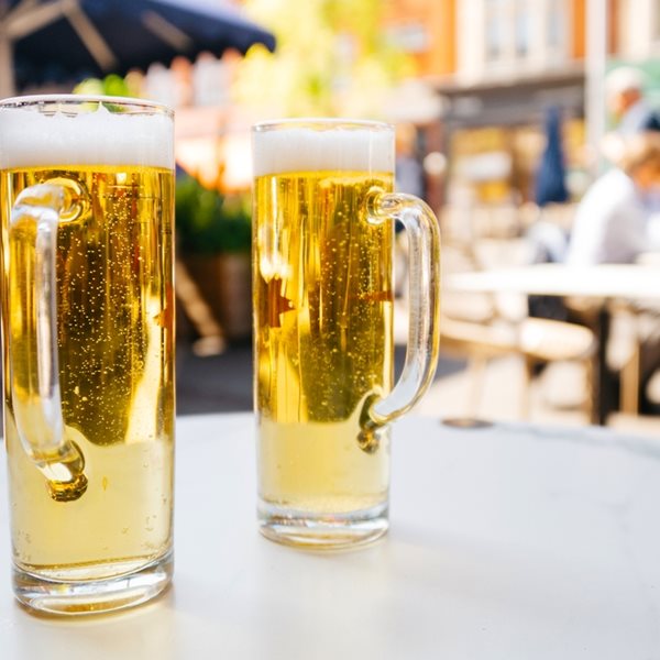 Πώς θα καταλάβεις αν σου σέρβιραν την μπύρα σε βρώμικο ποτήρι