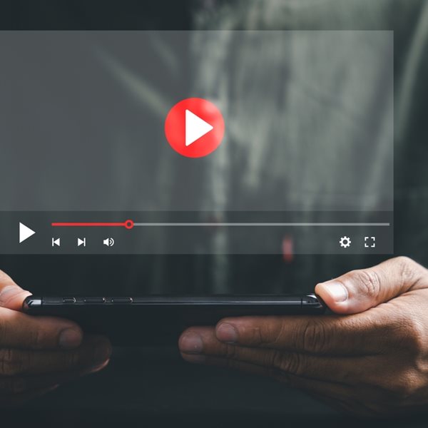 Xρήστες YouTube αναγκάζονται να βλέπουν διαφημίσεις για ώρες