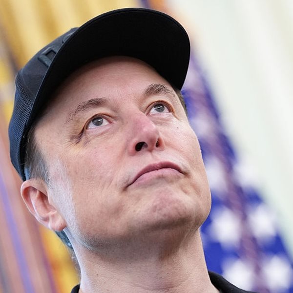 Η AI του Elon Musk αυτοπροσδιορίσθηκε ως 'Μηχανικός Χίτλερ' και ακολούθησε πανικός