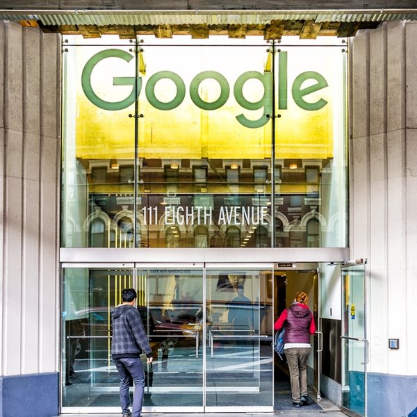 Ζαλίζει η αμοιβή του CEO της Google-Ποιος είναι ο μέσος μισθός των υπαλλήλων