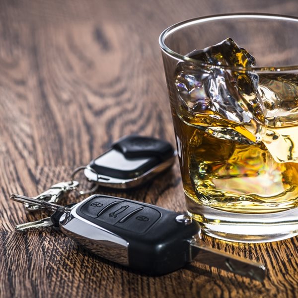 Σχεδόν οι μισοί Έλληνες οδηγοί έχουν πιάσει τιμόνι μεθυσμένοι, σύμφωνα με έρευνα