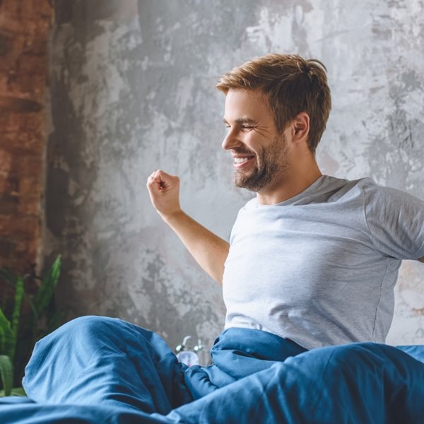 Τι ώρα πρέπει να ξυπνάς για να είσαι ευτυχισμένος, σύμφωνα με την επιστήμη