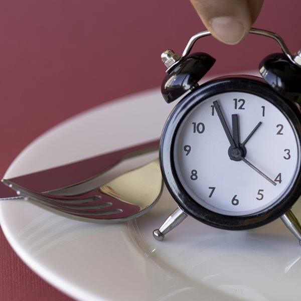 Διαλειμματική νηστεία: Τι είναι και γιατί να τη δοκιμάσεις