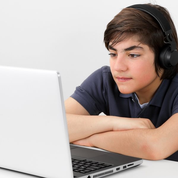 Πώς αντιλαμβάνονται οι έφηβοι στην Ελλάδα την τεχνητή νοημοσύνη