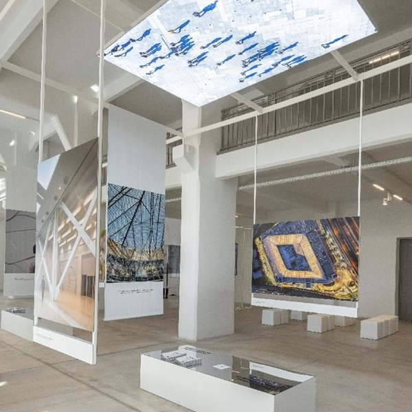 7 κορυφαίοι Έλληνες φωτογράφοι αποτυπώνουν το μωσαϊκό της αστικής ζωής