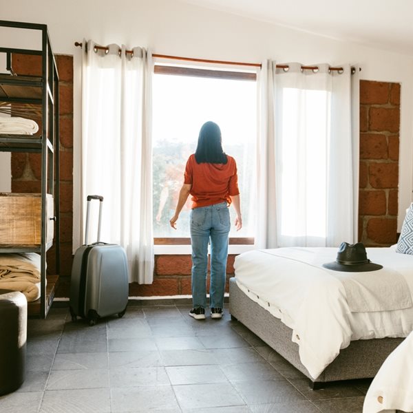 Πόση προμήθεια πληρώνουν οι ιδιοκτήτες σε Airbnb, Booking και Expedia