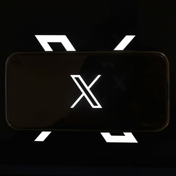 Το Twitter έγινε και επισήμως X