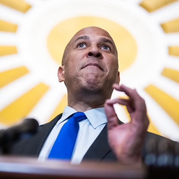 Γερουσιαστής των ΗΠΑ έσπασε ρεκόρ με 25ωρη ομιλία κατά του Trump