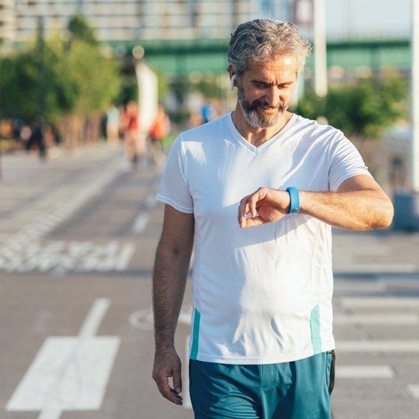 Τι είναι το περπάτημα 6-6-6 και πώς σε βοηθάει να χάσεις βάρος