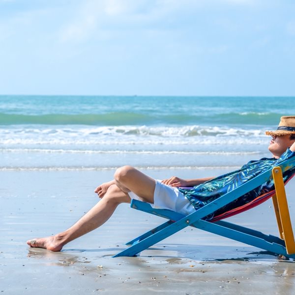 Γιατί σχεδόν δεν έχει νόημα να πηγαίνεις διακοπές (ιδίως αν είσαι Έλληνας)