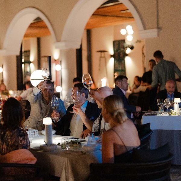 Η Selene Vedema 2025, η μεγαλύτερη "γιορτή" του σαντορινιού αμπελώνα, επιστρέφει στις 26 και 27 Σεπτεμβρίου