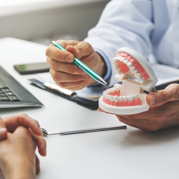 Εµφυτεύµατα δοντιών, τα πολλαπλά οφέλη στην ποιότητα ζωής