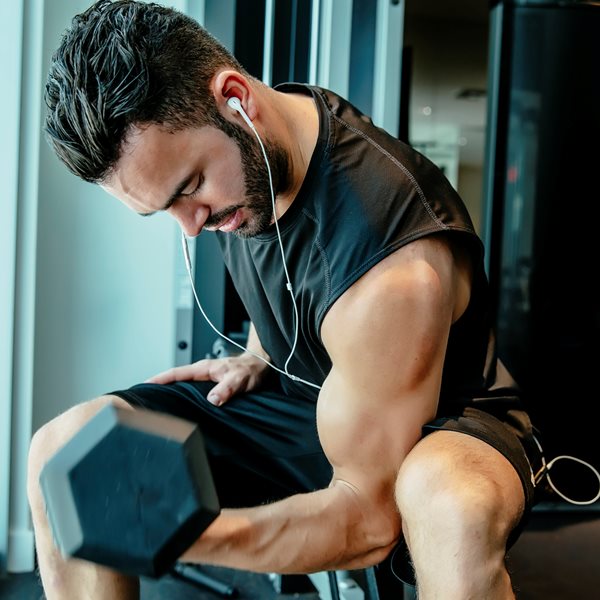 15λεπτο πρόγραμμα με αλτήρες για μυικό όγκο