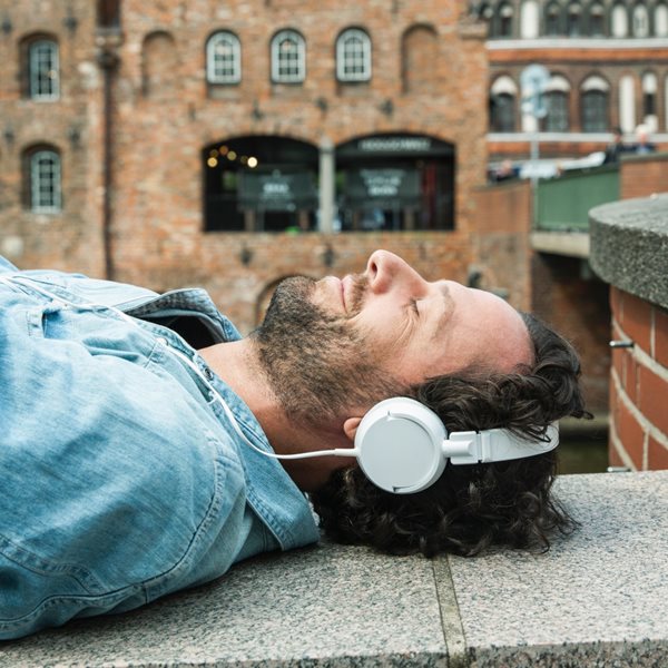 Τι ακριβώς είναι η 8D μουσική