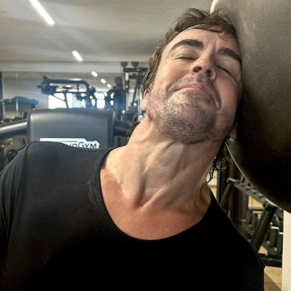 Γιατί έγινε viral o λαιμός του οδηγού της F1, Fernando Alonso