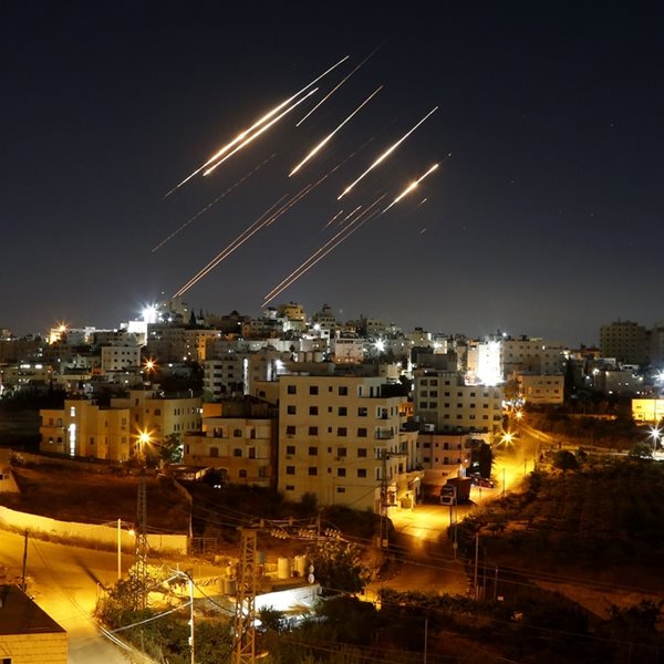 Η στιγμή που το Ισραήλ βομβάρδισε την κρατική τηλεόραση του Ιράν ενώ ήταν "στον αέρα" (βίντεο)