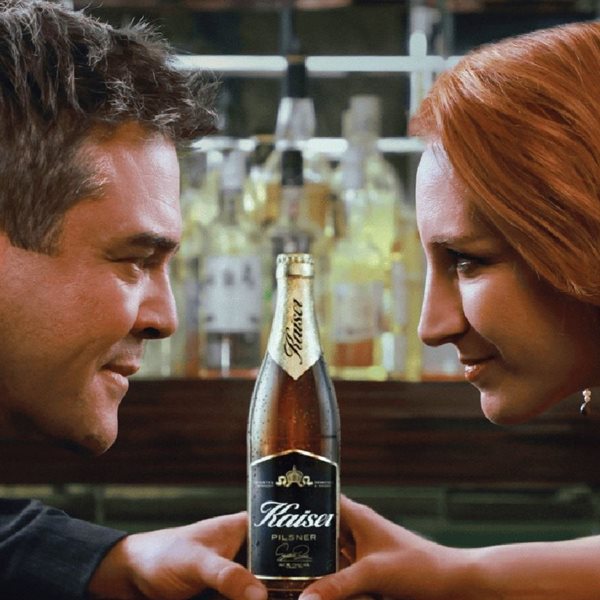 Στον "αέρα" η νέα τηλεοπτική καμπάνια της Kaiser, με πρωταγωνιστές τη Στεφανία Γουλιώτη και τον Πυγμαλίωνα Δαδακαρίδη