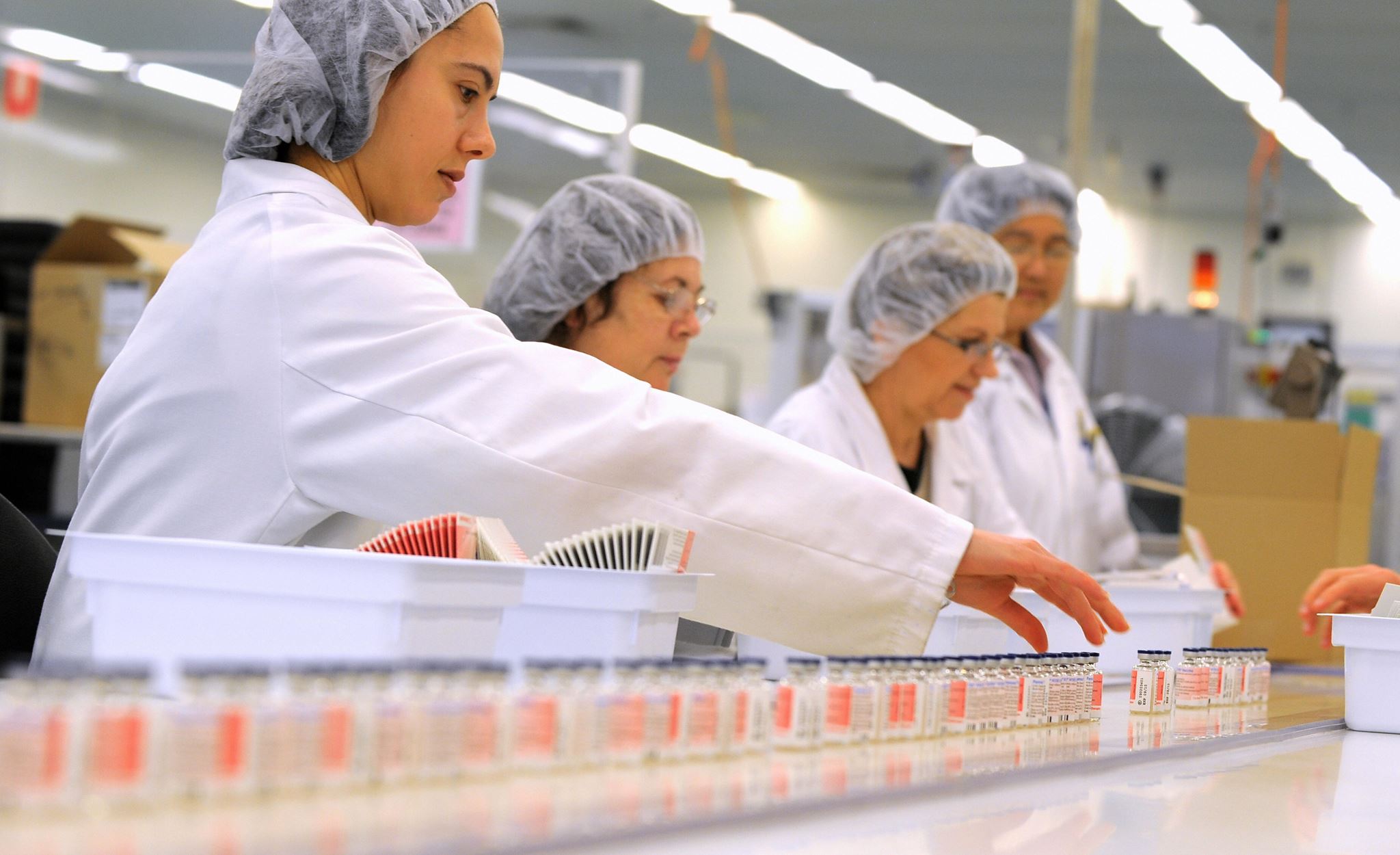 Προτεραιότητα σε ηλικιωμένους και υγειονομικούς για το εμβόλιο