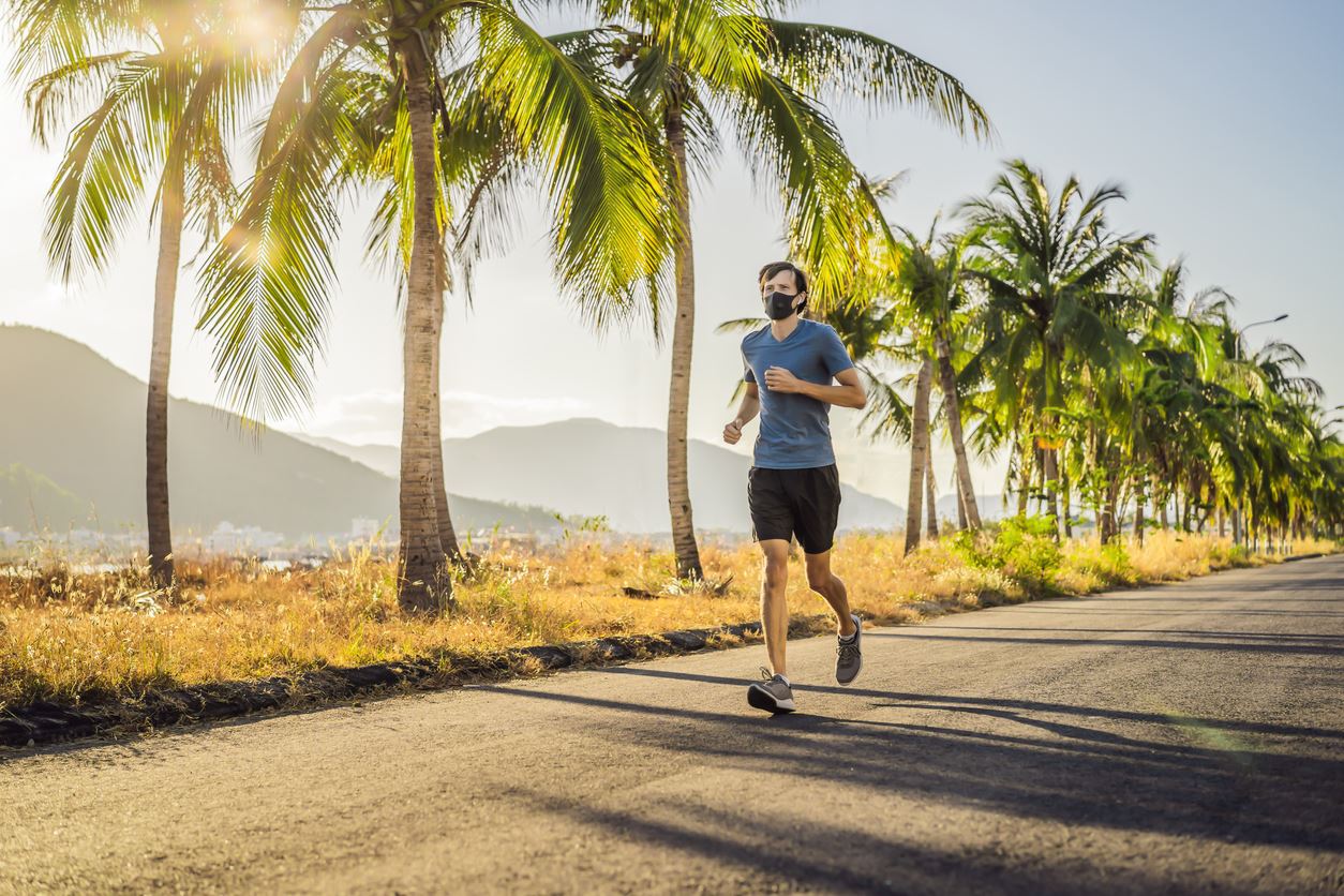 Ο ήλιος, η υγρασία και η ζέστη αποδυναμώνουν τον κορονοϊό