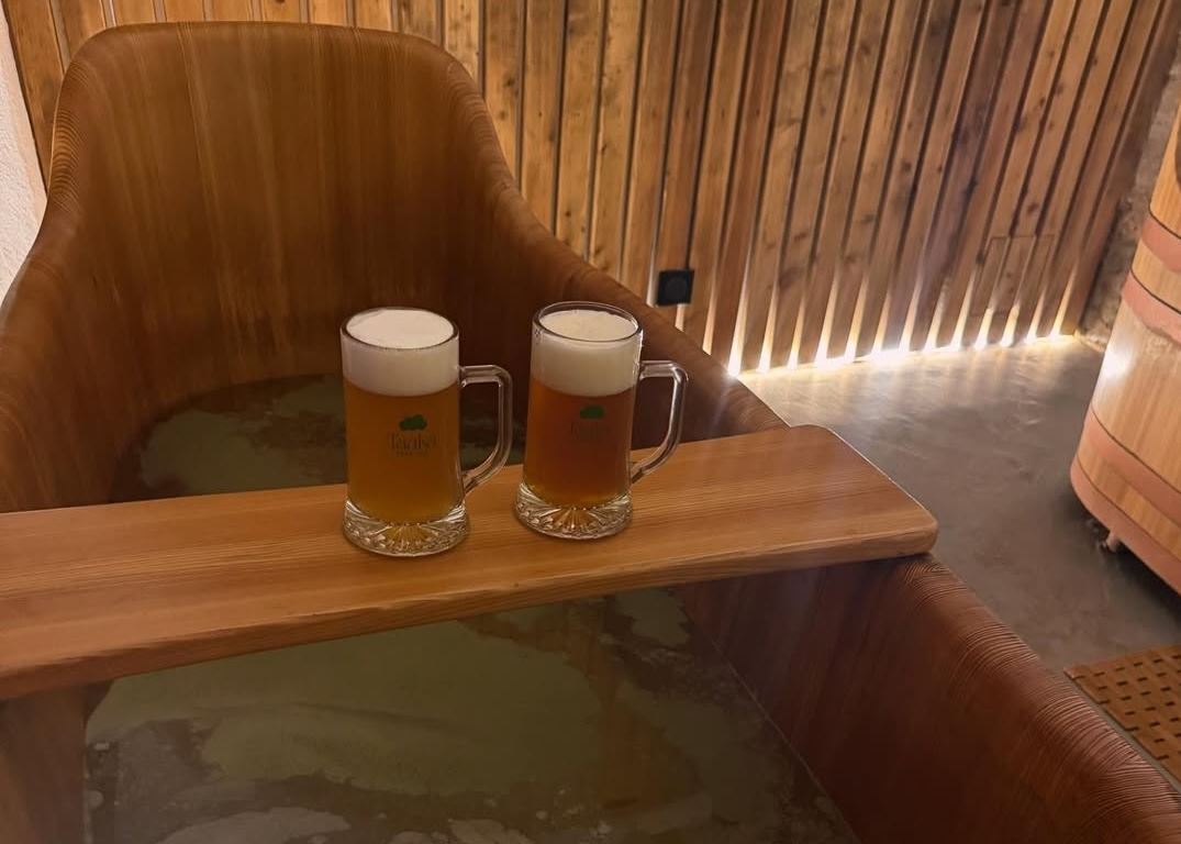 Σε αυτό το spa βουλιάζεις μέσα στη μπύρα