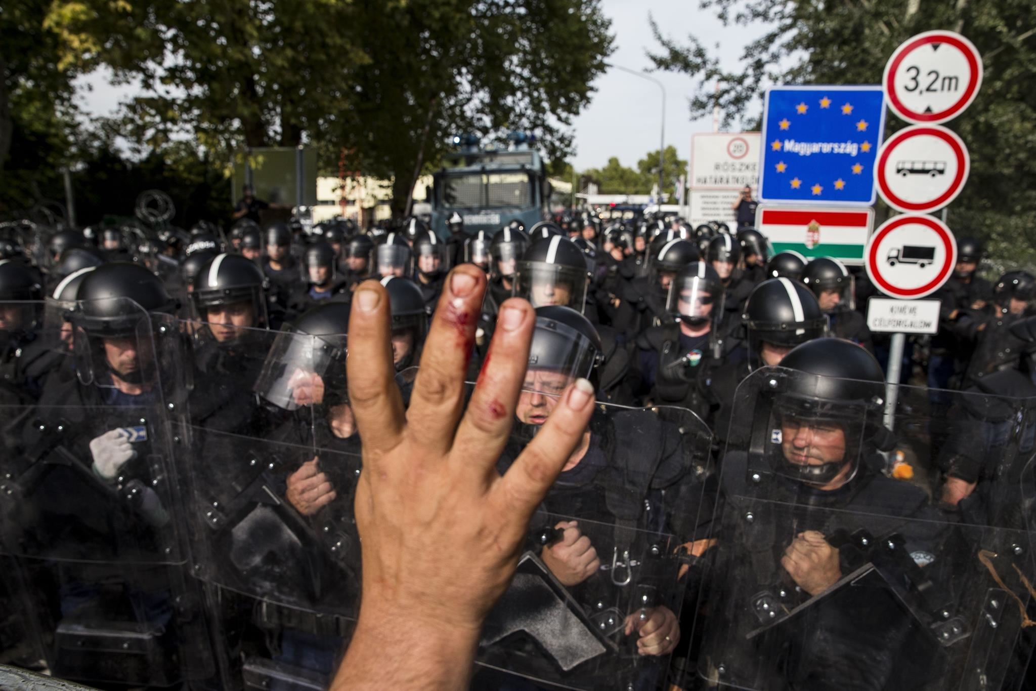 Γιατί οι Σέρβοι βγαίνουν στους δρόμους;