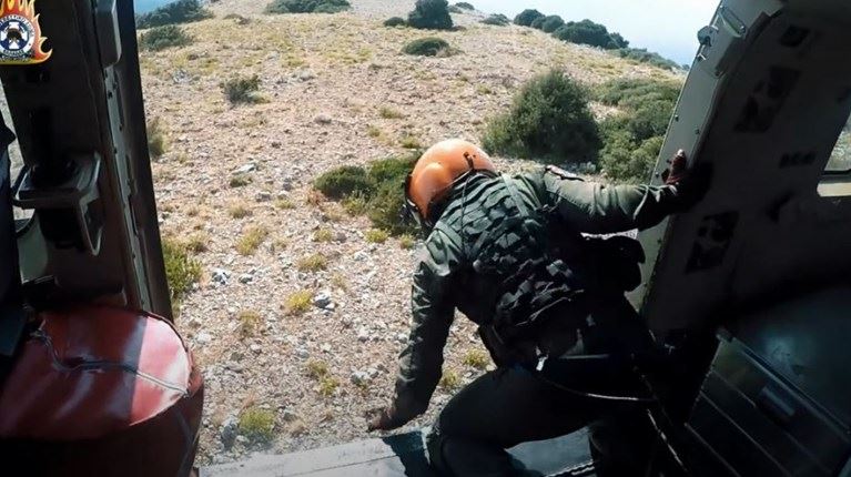 Πώς η πυροσβεστική ομάδα helitack προσεγγίζει δύσβατα σημεία