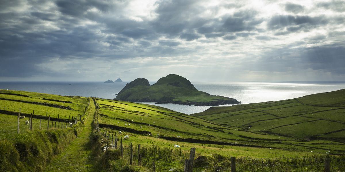 Πώς θα τα παρατήσεις όλα και θα πας να ζήσεις σε ένα τρελό ιρλανδικό νησί