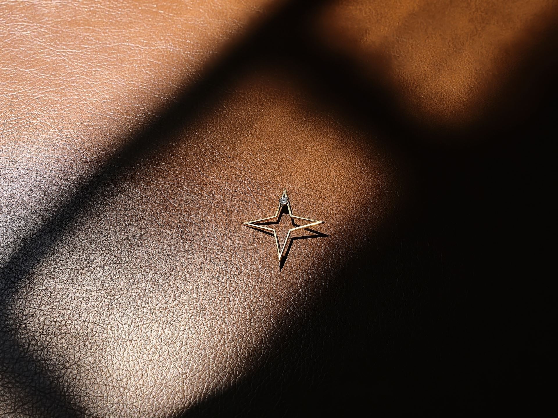 ΟΡΩΜΑΙ: Η πιο ολοκληρωμένη συλλογή καρφιτσών