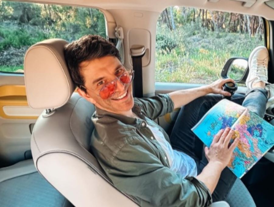 Ο Σάκης Ρουβάς θα τραγουδήσει για τα γενέθλια ενός αυτοκινήτου