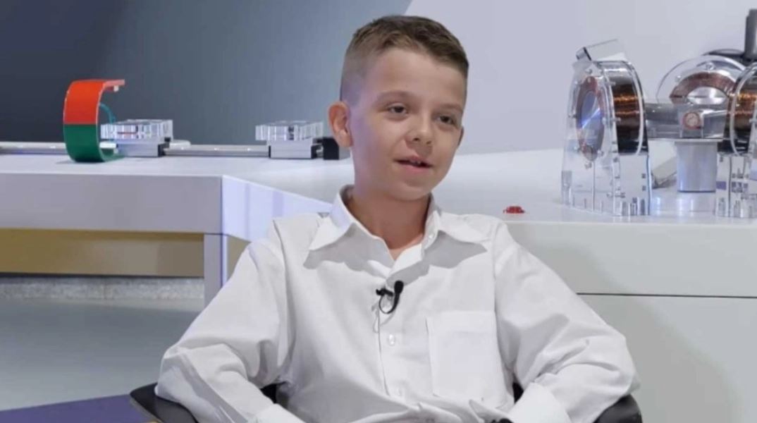 Γιατί όλοι θαυμάζουν τα γεμάτα συντηρητισμό λόγια ενός λαμπρού 13χρονου Έλληνα