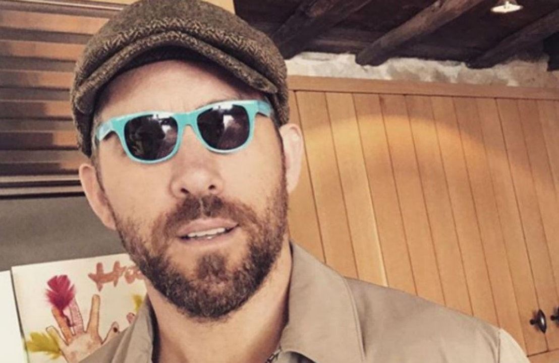 Ο Ryan Reynolds έχει κάτι να σου πει για τη μόδα των tiny sunglasses