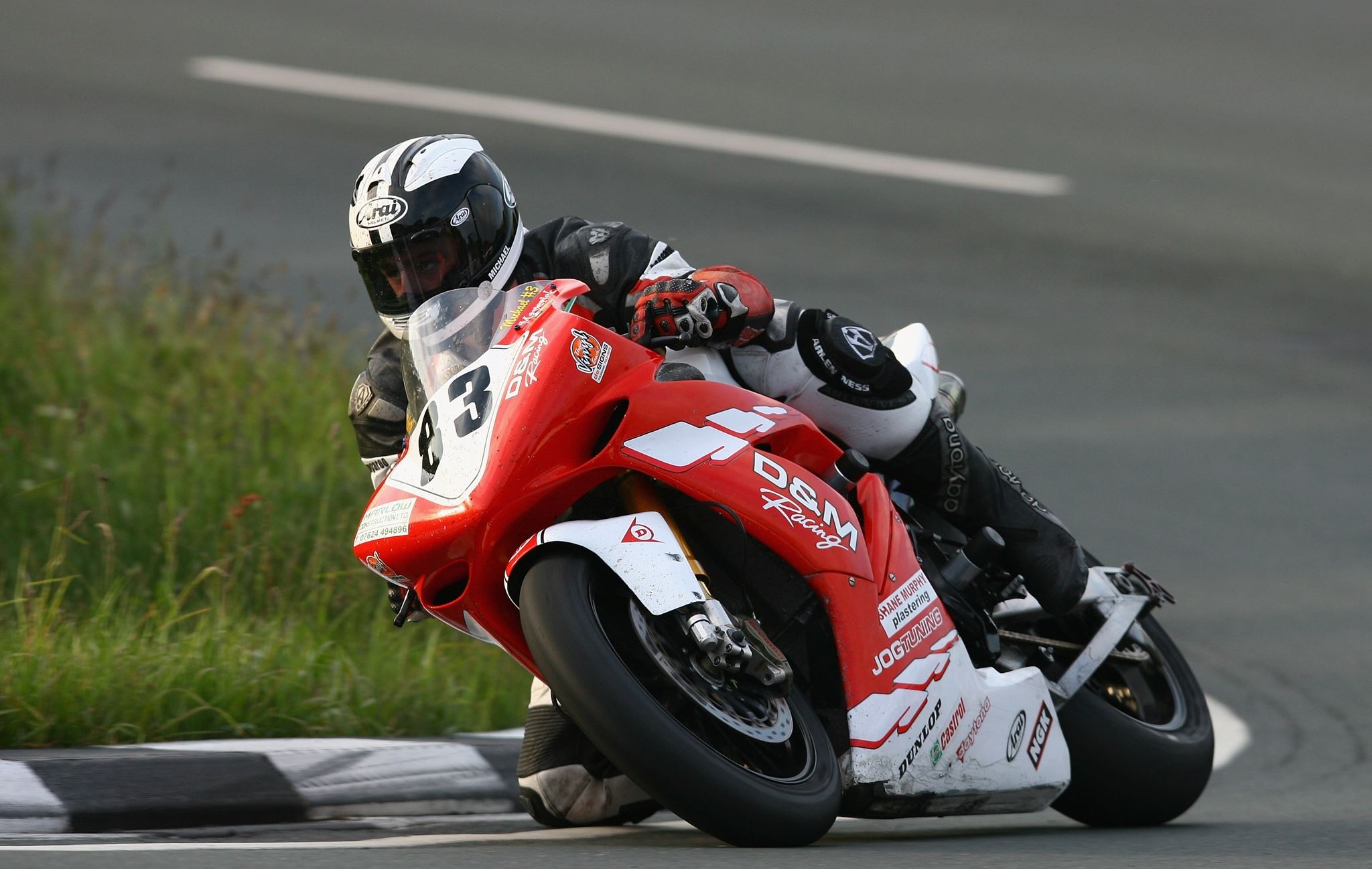 O Michael Dunlop έγραψε ιστορία στον πιο τρομακτικό αγώνα του κόσμου