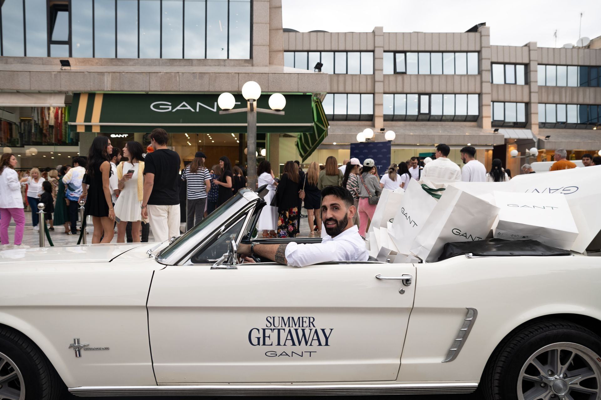 H Γλυφάδα έγινε το απόλυτο καλοκαιρινό σκηνικό για το νέο κατάστημα GANT