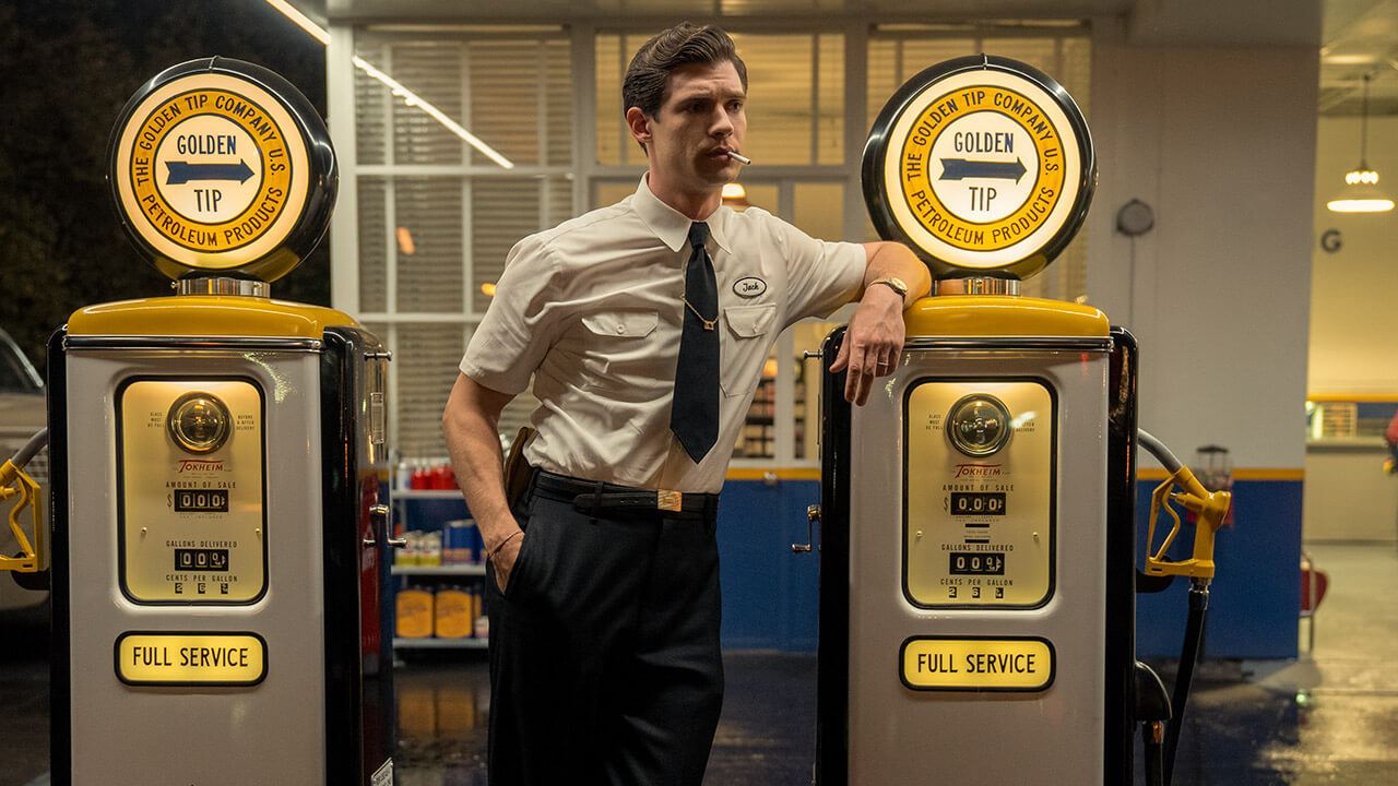 5 φετινές σειρές του Netflix για να δεις στις διακοπές