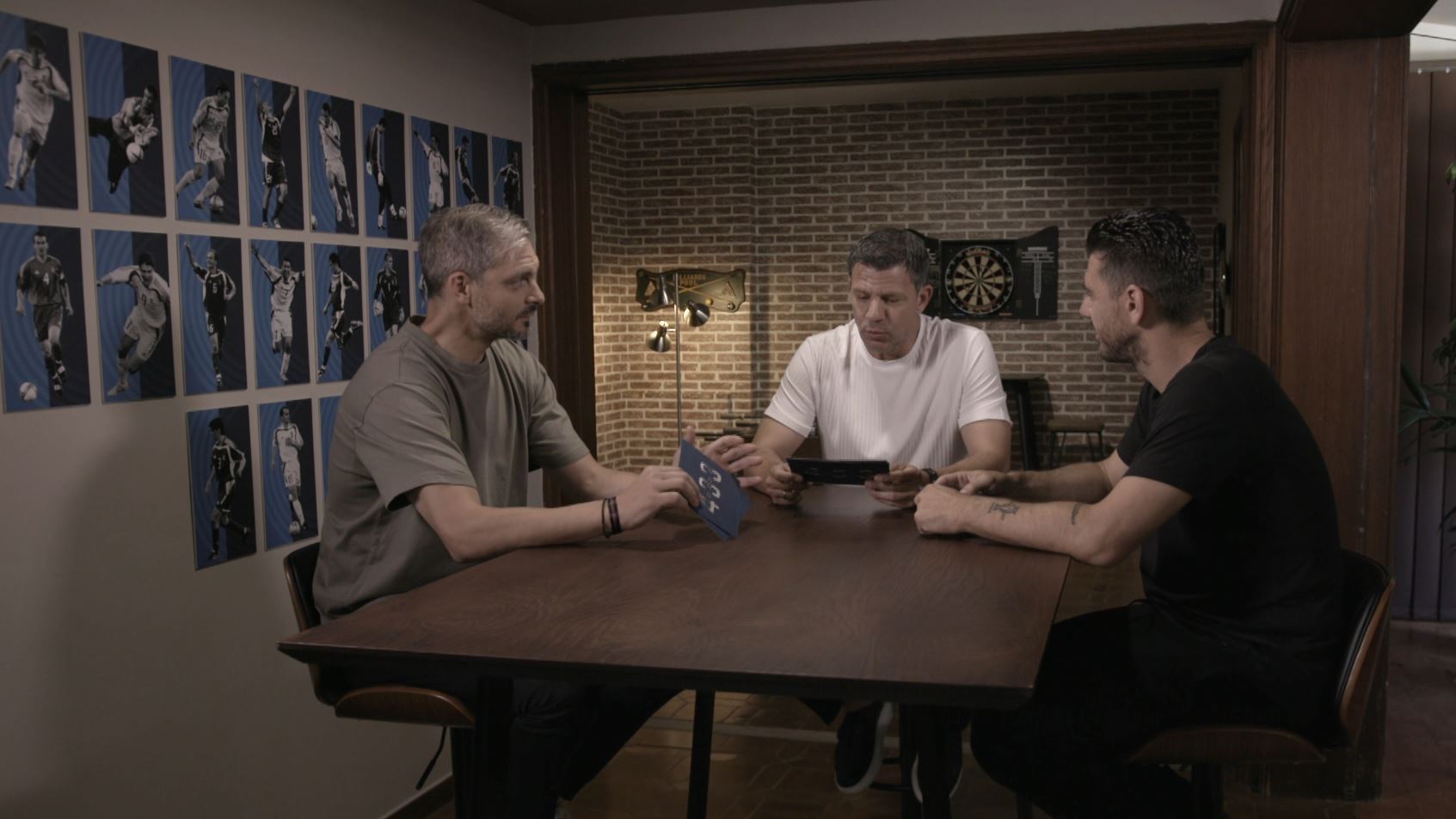 Στη σειρά ντοκιμαντέρ 4-3-3 πρωταγωνιστούν οι θρύλοι του Euro 2004