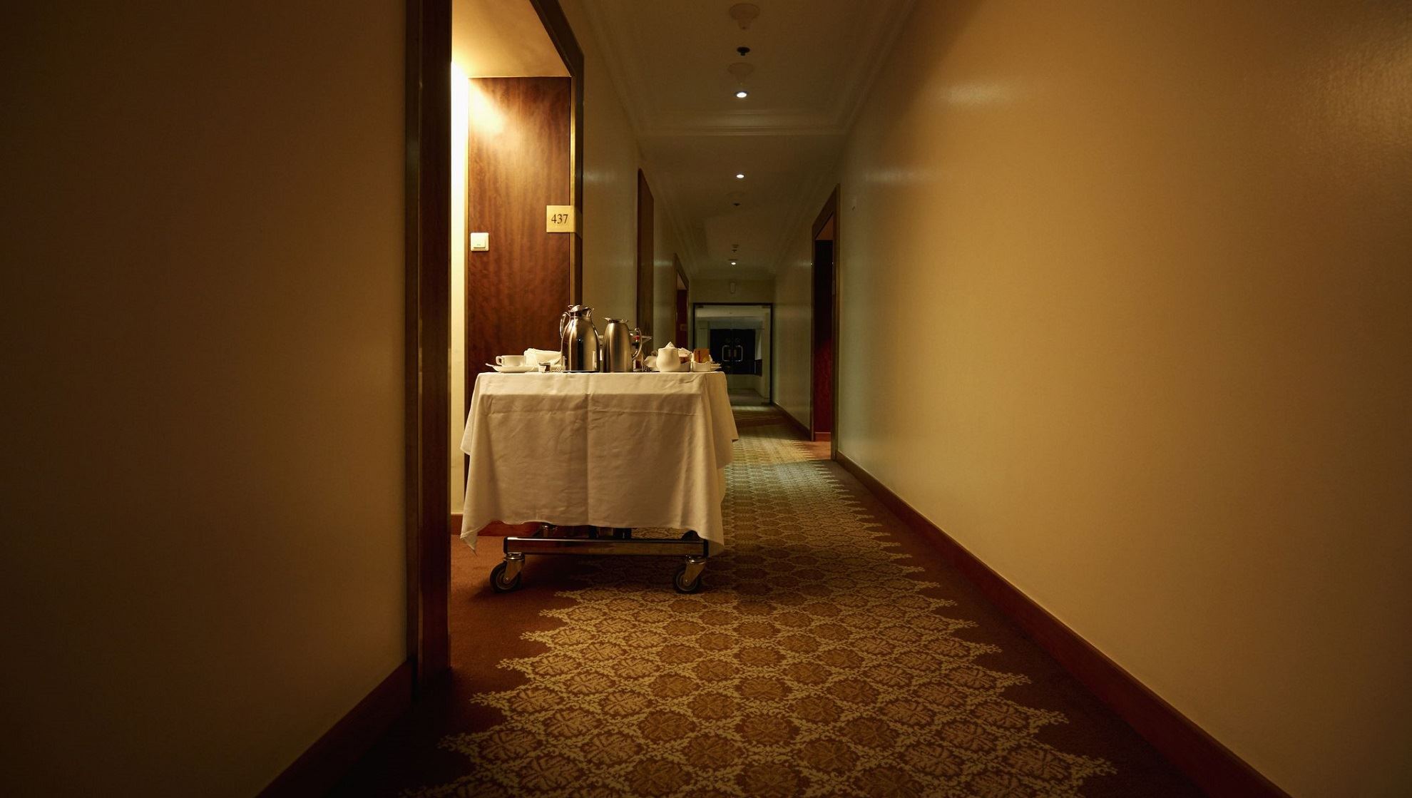 Τι δεν πρέπει να παραγγέλνεις ποτέ από το room service