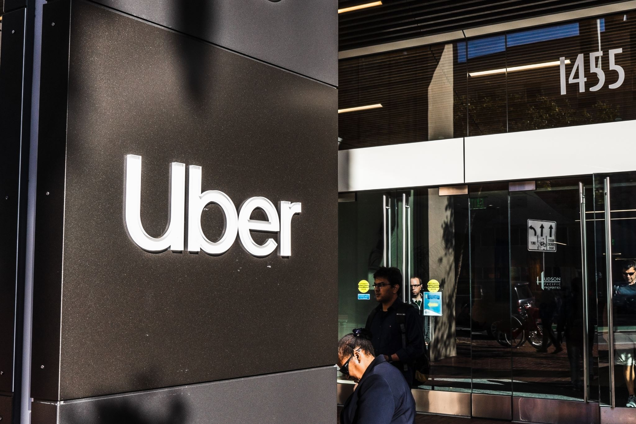 Η Uber θα πληρώσει πρόστιμο 290 εκατομμύρια ευρώ. Αλλά γιατί;