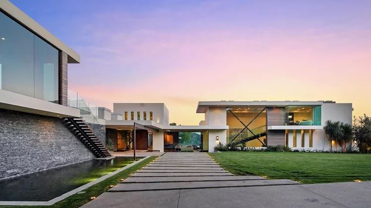 Μια ματιά στην πιο εντυπωσιακή έπαυλη του Selling Sunset