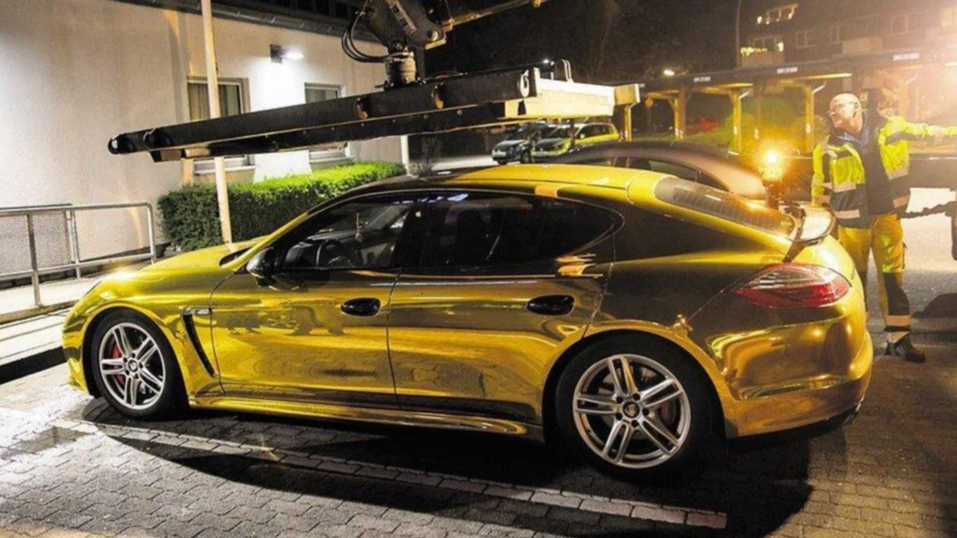 Η χρυσή Porsche Panamera που κατασχέθηκε γιατί ήταν δημόσιος κίνδυνος