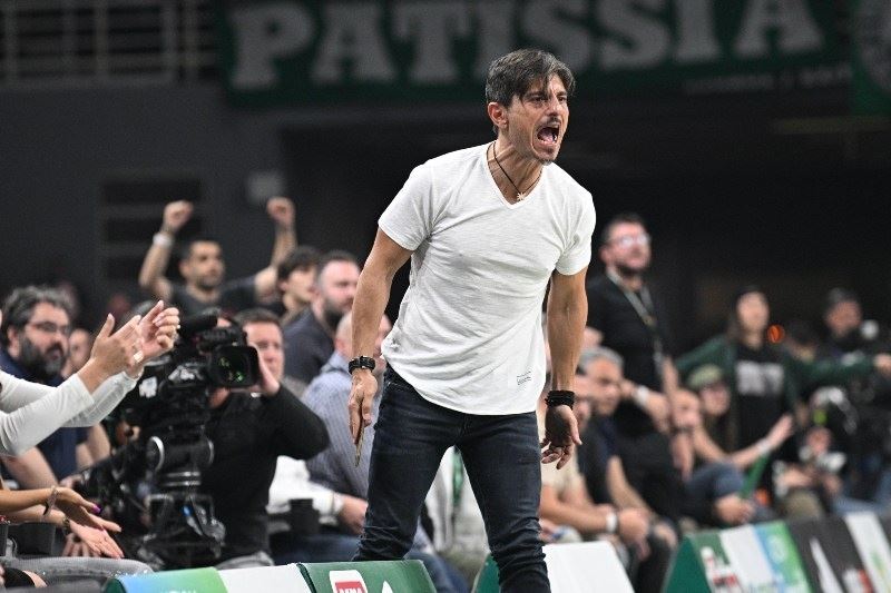 Τι σημαίνει το ΠΚΠΓ στη μπλούζα που φορούσε ο Δημήτρης Γιαννακόπουλος